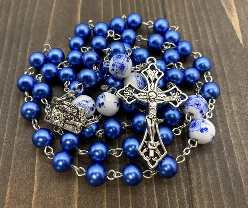 Vista 7 de Nazareth Store Pearl Beads Rosary White Flowers Beaded Necklace Lourdes Medal & Cross Crucifix