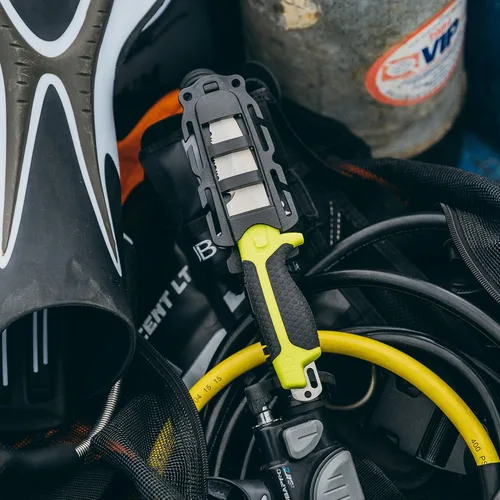 Vista 5 de GEAR AID Tanu - Cuchillo de buceo y rescate con funda, hoja de punta roma de 3 pulgadas