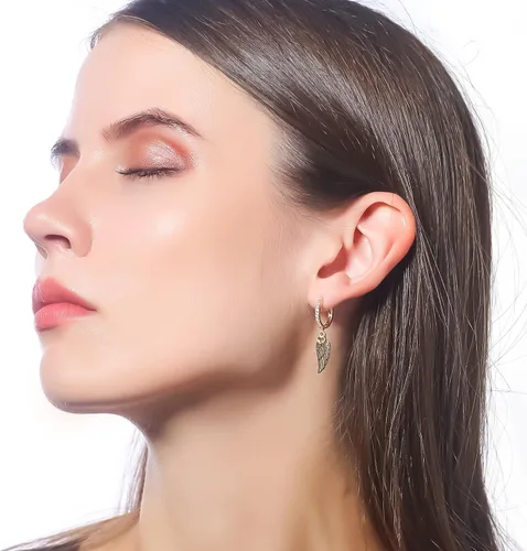 Vista 4 de ToHeart Aretes colgantes de ángel de oro, aretes dorados con alas de ángel para mujer, regalos de Navidad, aretes delicados hipoalergénicos