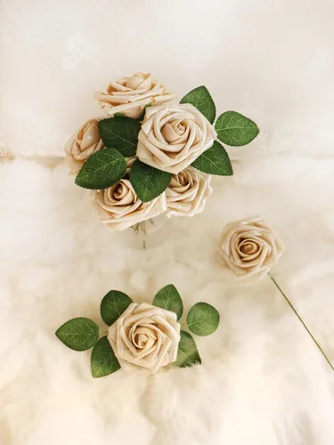 Vista 2 de D-Seven Flores artificiales, 25 rosas de espuma de oro champán con tallo para ramo de boda, telón de fondo de fiesta al aire libre, centros de mesa