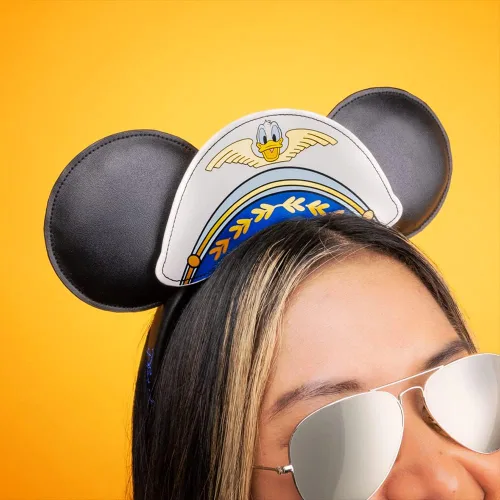 Vista 2 de Loungefly Disney Mickey Mouse One Walts Plane - Pilot Mickey Mouse Orejas de Mickey Exclusivo de Tienda