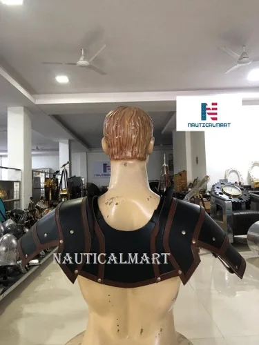 Vista 7 de NauticalMart Hombreras de cuero Armor con protector de cuello (negro, grande)