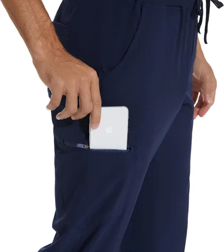 Vista 6 de COZYFIT Conjunto de ropa quirúrgica para hombre camiseta elástica con cuello en V y pantalón deportivo con 8 bolsillos, cintura de yoga, ropa