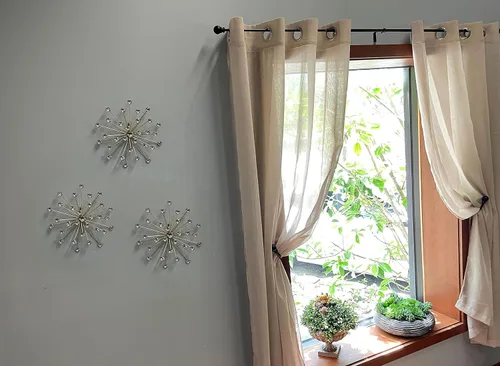 Vista 2 de Elico Ltd. Juego de 3 esculturas decorativas de pared de metal con diamantes de imitación glamorosos y detalles de cristal que añaden elegancia