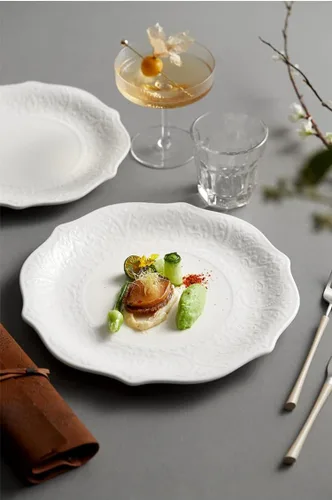 Vista 6 de SOUJOY Juego de 6 platos llanos de porcelana, platos blancos de 10.5 pulgadas, platos de vajilla con impresión en relieve para cena, restaurante