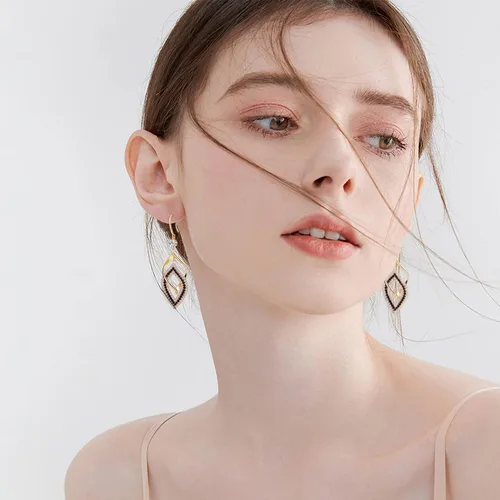 Vista 2 de BTOYM Aretes colgantes geométricos dorados, aretes largos de cadena de eslabones bohemios, regalo de joyería para mujeres y niñas