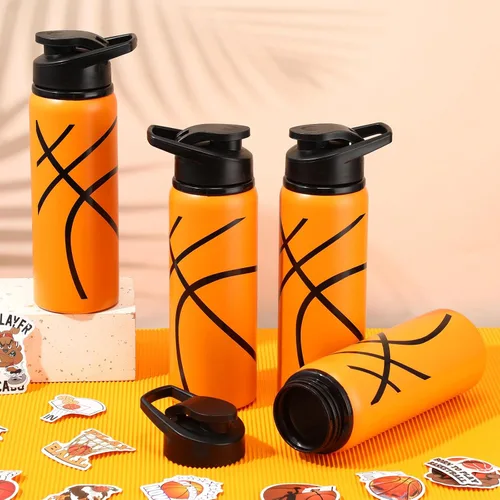 Vista 5 de Gerrii 12 botellas de agua a granel de 20 onzas con tapa a presión, botellas reutilizables, 100 calcomanías, casco, calcomanías de premio, regalos