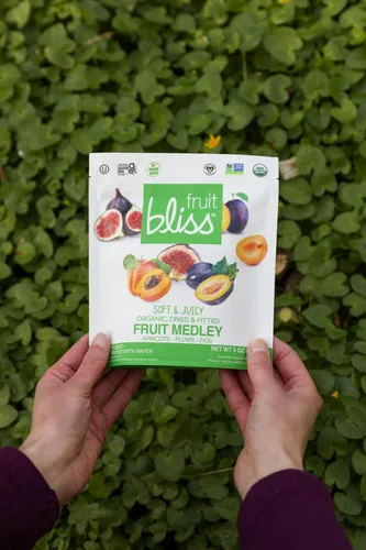 Vista 4 de Fruit Bliss Mezcla de frutas secas – Mezcla de frutas de albaricoques orgánicos, secos y sin hueso, ciruelas e higos – Snacks de frutas orgánicas