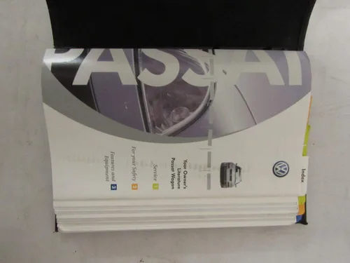 Vista 3 de 2003 Volkswagen Passat Wagon Owners Manual Tapa blanda – 1 Enero 2003