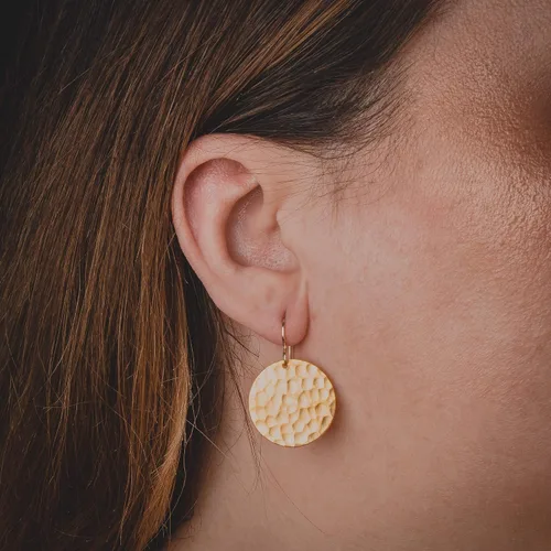 Vista 20 de Aretes colgantes grandes con disco circular martillado en plata, oro u oro rosa