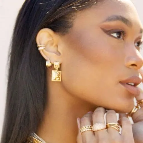 Vista 2 de Ettika Aretes chapados en oro de 18 quilates con cuadrados repetidos Diseño texturizado dorado accesorio de joyería de moda gran regalo Chapado