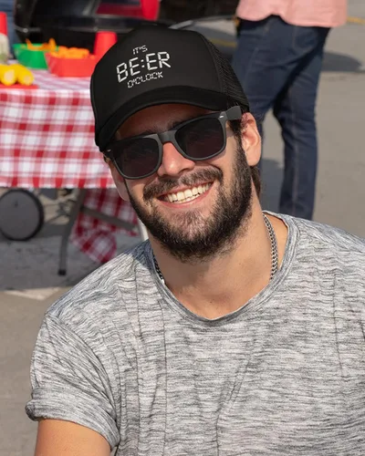Vista 2 de ALLNTRENDS I'ts Beer O'clock - Gorro de camionero bordado para adultos, ajustable, divertido borracho