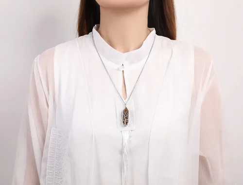 Vista 3 de XIANNVXI Collar con colgante de luna creciente envuelta en alambre con forma de árbol de la vida Collar con piedras de cristal curativo de reiki