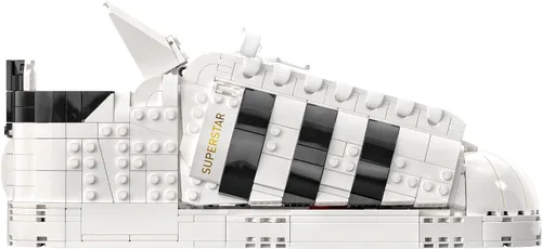 Vista 4 de LEGO Adidas Originals Superstar 10282 Kit de construcción; construye y muestra la icónica zapatilla; nuevo 2021 (731 piezas)