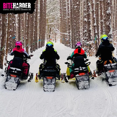 Vista 8 de BITEHARDER Luz de seguridad para casco de moto de nieve - Azul