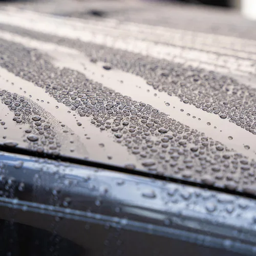 Vista 8 de GYEON Wet Coat - Revestimiento en aerosol de cerámica hidrofóbica de 16.9 fl oz para automóviles, soluciones de alto brillo para ruedas de pintura