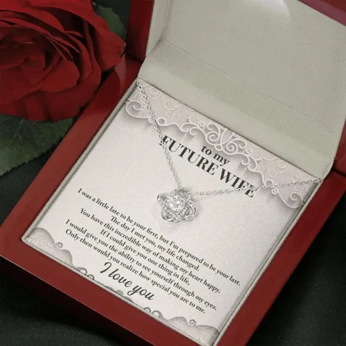 Vista 23 de Collar con texto en inglés «To My Future Wife & Prometido» – Joyería de compromiso con nudo de amor para novia