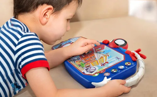 Vista 5 de Spidey and His Amazing Friends Book, juguetes para niños pequeños con juegos de aprendizaje preescolar integrados, juguetes educativos para niños