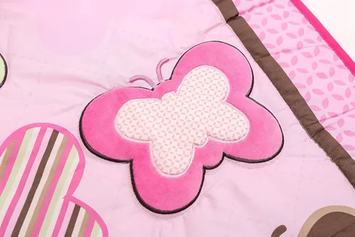 Vista 3 de Brandream Juego de ropa de cama de cuna de mariposa rosa para niñas, diseño de retazos bordados de animales y guardería con rayas coloridas