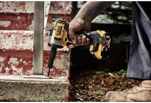Vista 6 de DEWALT DCF913B 20V MAX* 3/8 pulgadas Llave de impacto inalámbrica con yunque de anillo de cerdo (solo herramienta)