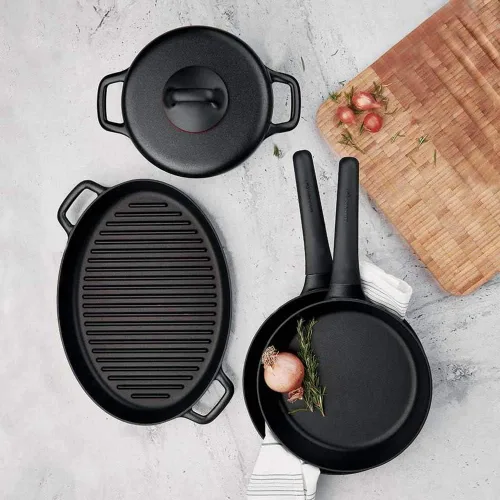 Vista 3 de KORKMAZ GUSTO PLUS VOLKANIT - Cazuela baja de 9.4 in / 2.5 L (pequeña 2.6 qt)