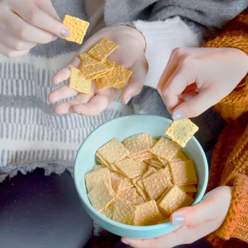 Vista 11 de Good Thins Paquete variado de galletas de arroz y maíz sin gluten, 4 cajas