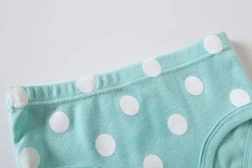 Vista 5 de Ropa interior de algodón suave para niñas pequeñas bragas surtidas (paquete de 6)