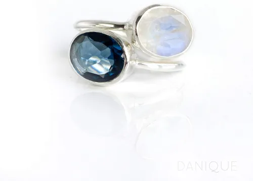 Vista 98 de Oval Birthstone Ring Bezel Set in Vermeil Gold, Sterling Silver, or Rose Gold, Stacking Birthstone Ring [rOMB]