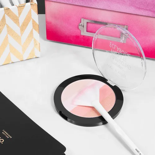 Vista 5 de wet n wild MegaGlo - Paleta de maquillaje iluminador en polvo, color rosa pasarela, resaltador facial