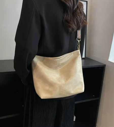 Vista 5 de Bolso Hobo para mujer, bolso cruzado grande de diseñador para mujer, bolso de hombro de piel sintética con correa ancha para el hombro