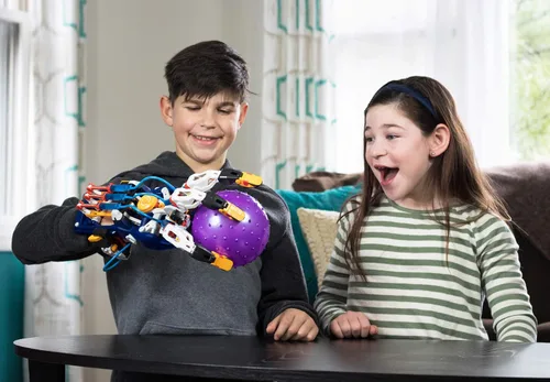 Vista 5 de Thames & Kosmos Mega Cyborg Hand STEM Kit de Experimento Construye Tu Propia Mano Hidráulica GIGANTE con Increíbles Capacidades de Agarre