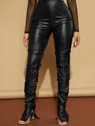 Vista 3 de MakeMeChic Leggings fruncidos de piel sintética para mujer, cintura alta, pantalones ajustados apilados de piel sintética