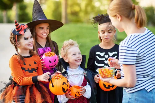 Vista 9 de 2 libras de golosinas de maíz de caramelo originales de Fruidles para Halloween, aperitivos divertidos y festivos