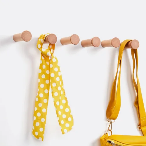 Vista 4 de HomeDo Paquete de 8 ganchos de pared de madera para sombreros, ganchos de madera para colgar en la pared, organizador individual decorativo