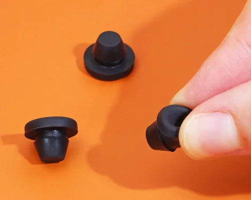 Vista 4 de ONLYKXY 5 piezas de silicona negra redonda tipo cierre a presión para muebles, tapones para orificios de muebles, tapa protectora (0.315 in)