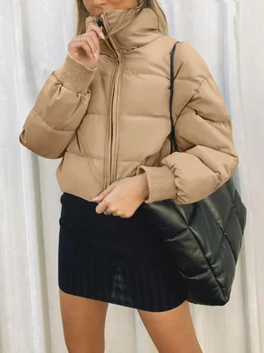 Vista 2 de MEROKEETY Women's Winter Cropped Puffer Jacket Long Sleeve Oversized Stand Collar Zip-Up Short Down Coat