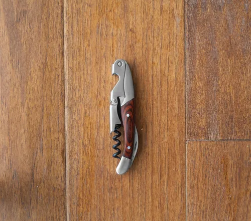 Vista 5 de Twine Sacacorchos de doble bisagra con abridor de botellas integrado y cortador de papel de aluminio, acero inoxidable duradero con mango de madera