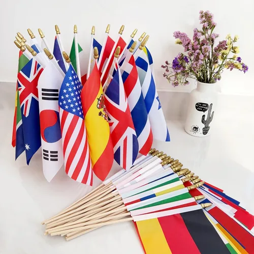 Vista 6 de Banderas internacionales de 100 países en palo de madera, pequeñas banderas de mano para eventos deportivos, festival internacional, 5 x 8 pulgadas