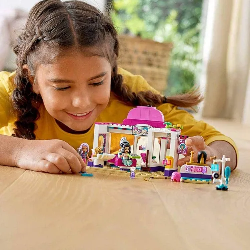 Vista 3 de LEGO Friends Heartlake City Play Peluquería Fun Toy 41391 Kit de construcción, con el personaje de amigos Emma (235 piezas)