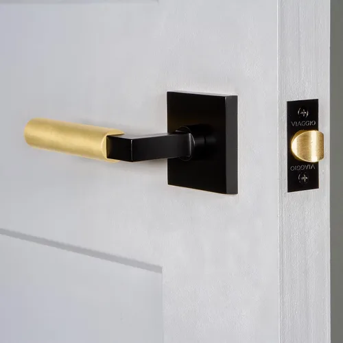 Vista 2 de Viaggio Quadrato Rosette Satin Black Passage con palanca lisa Contempo de latón satinado