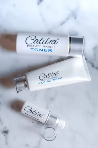 Vista 2 de Calibra Lavado facial: limpiador probiótico suave y calmante para hombres, calma la apariencia de enrojecimiento e irritación