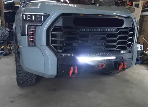 Vista 4 de iJDMTOY Barra de luz LED de 20 pulgadas para montaje en rejilla inferior compatible con Toyota Tundra 2022 en adelante, incluye barra de luz LED