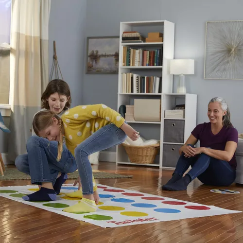 Vista 3 de Hasbro Twister Party - Juego de mesa clásico para 2 o más jugadores, juego de interior y exterior para niños de 6 años en adelante, el embalaje