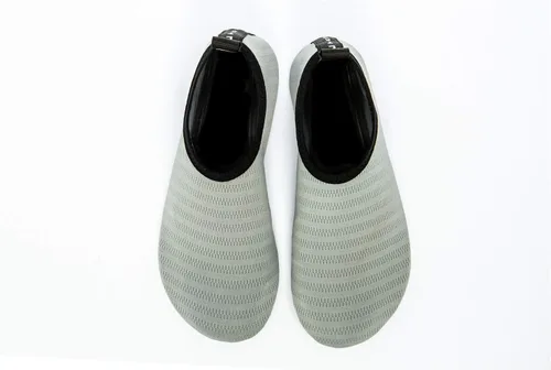 Vista 2 de Zapatos de agua para niños, mujeres y hombres sensación de pies descalzos, de secado rápido, calcetines acuáticos para playa, actividades al aire