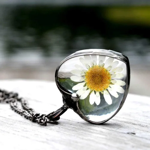 Vista 7 de Real Pressed Flower Daisy Heart Necklace for Women, Wildflower Pendant, Truly Handmade Terrarium Jewelry, Glass Jewelry, Artisan Designed and Hand