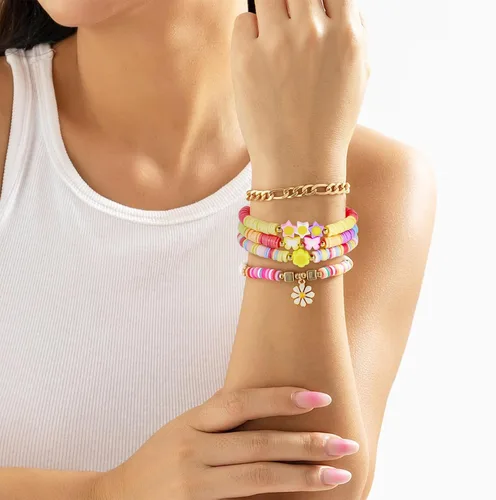 Vista 5 de Cuentas de arcilla polimérica hechas a mano de 2.82 oz para hacer joyas, mariposa, flor, estrella con forma de círculo amarillo, cuentas