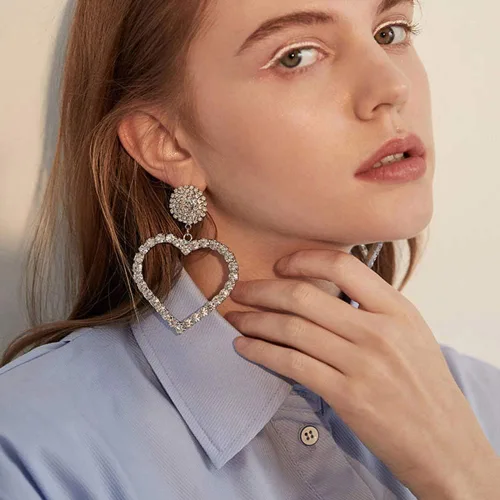 Vista 3 de Pendientes colgantes de cadena larga con diamantes de imitación de corazón de plata para mujer, Metal Plata Diamante de imitación