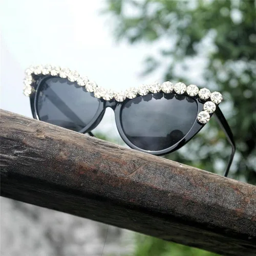 Vista 3 de mincl Gafas de sol brillantes con diamantes de imitación de cristal gafas retro de medio borde para mujer