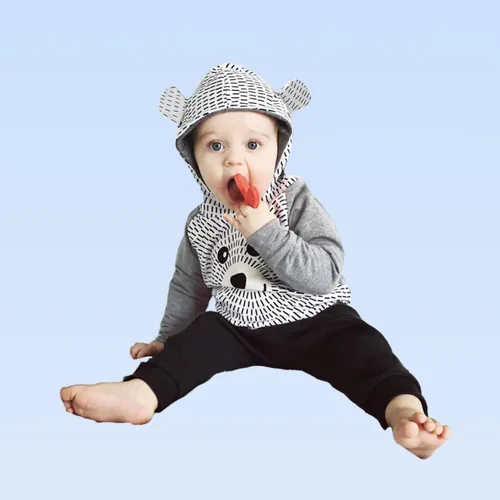 Vista 2 de Conjunto de ropa de manga larga con capucha y pantalones para bebés y niños pequeños