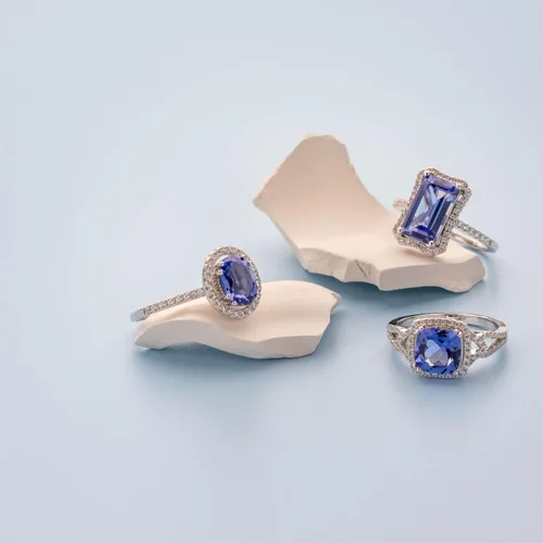 Vista 4 de Peora Anillo de tanzanita simulada para mujer, plata de ley 925, halo de diseñador, corte cojín de 2 quilates de 0.354 x 0.276in, tamaños 5 a 9